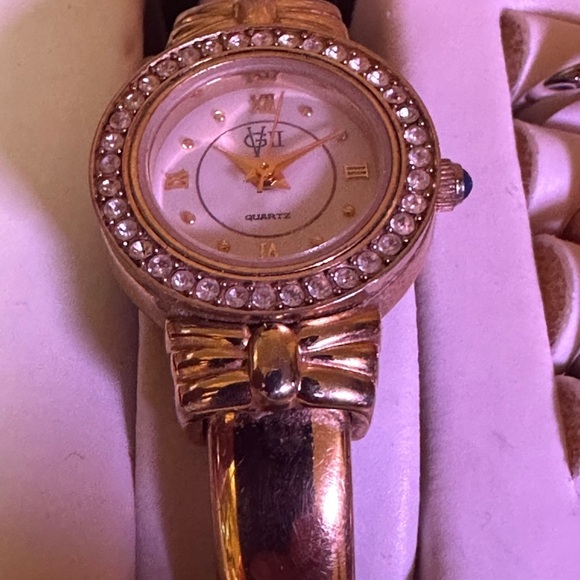 Watch Gloria Vanderbilt II with 4 Bezels main image 4